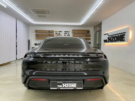 타이칸랩핑은 전문점에서 포르쉐 타이칸 전체랩핑 시공으로 특별한 차량만들기 / 서울 송파구
