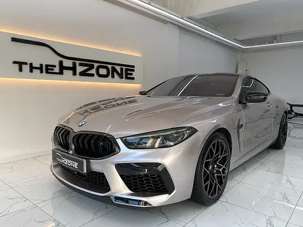 bmw m8 쿠페 전체랩핑 이노즈텍 메탈릭실버 컬러의 세련된 이미지 / 서울 송파구