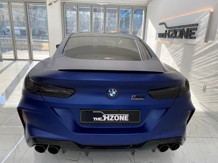 bmw m8 쿠페 전체랩핑 이노즈텍 메탈릭실버 컬러의 세련된 이미지 / 서울 송파구