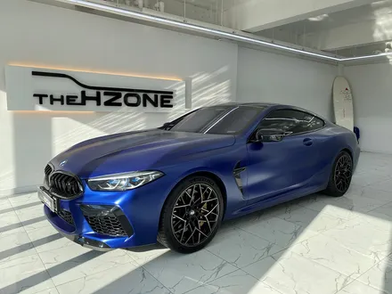 bmw m8 쿠페 전체랩핑 이노즈텍 메탈릭실버 컬러의 세련된 이미지 / 서울 송파구