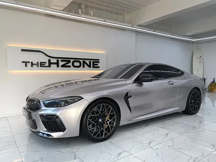 bmw m8 쿠페 전체랩핑 이노즈텍 메탈릭실버 컬러의 세련된 이미지 / 서울 송파구
