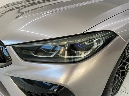 bmw m8 쿠페 전체랩핑 이노즈텍 메탈릭실버 컬러의 세련된 이미지 / 서울 송파구