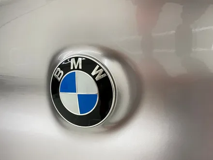 bmw m8 쿠페 전체랩핑 이노즈텍 메탈릭실버 컬러의 세련된 이미지 / 서울 송파구