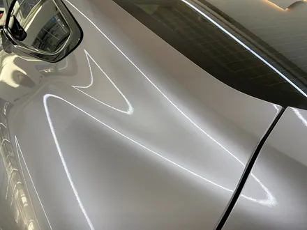 bmw m8 쿠페 전체랩핑 이노즈텍 메탈릭실버 컬러의 세련된 이미지 / 서울 송파구