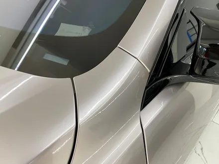 bmw m8 쿠페 전체랩핑 이노즈텍 메탈릭실버 컬러의 세련된 이미지 / 서울 송파구