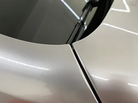 bmw m8 쿠페 전체랩핑 이노즈텍 메탈릭실버 컬러의 세련된 이미지 / 서울 송파구