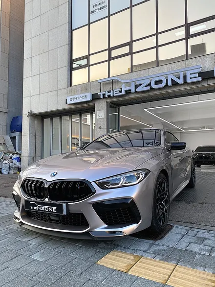 bmw m8 쿠페 전체랩핑 이노즈텍 메탈릭실버 컬러의 세련된 이미지 / 서울 송파구