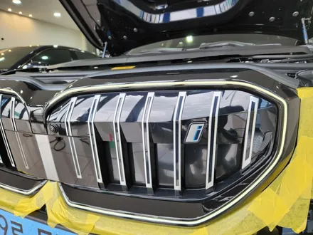 풀체인지 된 신형 BMW I5(G60) 크롬죽이기 그릴 랩핑 시공 / 창원시 성산구
