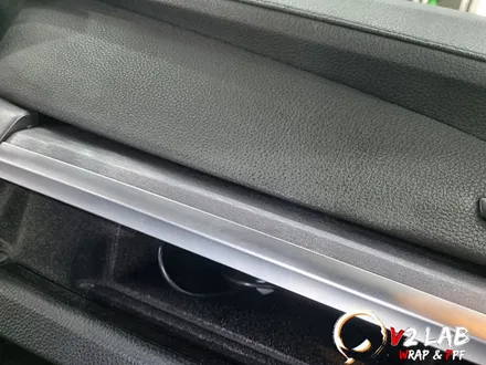 실내 랩핑으로 칙칙한 실내에서 모던하게 변신한 BMW 740 / 부산시 강서구