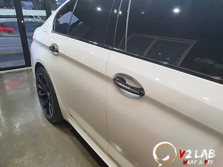 부산 랩핑 BMW 5시리즈 크롬 죽이기와 루프스킨 / 부산시 강서구