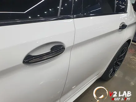 부산 랩핑 BMW 5시리즈 크롬 죽이기와 루프스킨 / 부산시 강서구