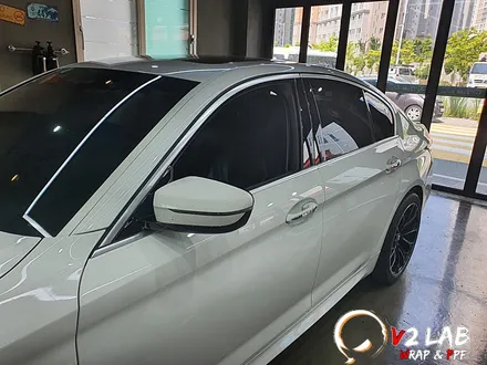 부산 랩핑 BMW 5시리즈 크롬 죽이기와 루프스킨 / 부산시 강서구