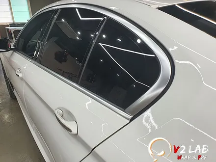 부산 랩핑 BMW 5시리즈 크롬 죽이기와 루프스킨 / 부산시 강서구