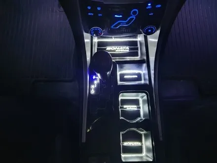 YF쏘나타 실내 엠비언트 라이트 LED 도어캐치 & 센터콘솔 컵홀더 플레이트까지 실내분위기 새롭게 연출됩니다. 자동차 튜닝전문점 경남 김해 장유 율하 무계 주촌 / 경남 김해