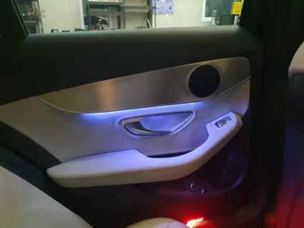 벤츠 C클래스 W205 FULL 엠비언트 & 3색에서 64색 컬러 연동과 광량 업그레이드 송풍구 1,2열외 전체 / 자동차 튜닝전문점 경남 김해 장유 율하 무계 주촌 / 경남 김해