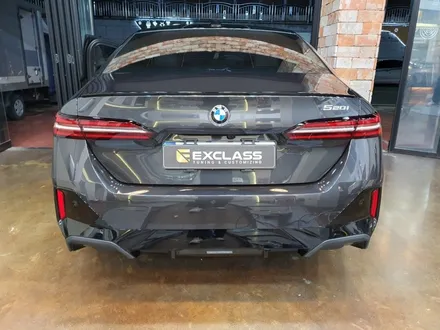 BMW G60 520i M 스포츠 리어 스포일러 튜닝 / 경남 김해