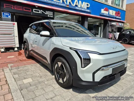 [레드원 브이쿨] 2026 Kia EV3 - 브이쿨 Q시리즈 썬팅 · 카메론 TPE 매트