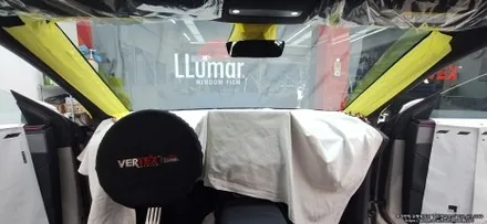 [레드원 테슬라 썬팅] 코스믹 실버 테슬라 모델 YL - 루마 버텍스 900 전면 50% 측면 30% 후면 15% 루프글라스 15% 썬팅 · 생활보호 PPF