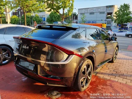 [인천썬팅] 기아 전기자동차 EV6 - 루마 버텍스 300 썬팅, 아이나비 블랙박스 Z5000PLUS, 보조배터리 아이볼트미니 BAB-55, 코일매트, 도어컵 PPF 작업.
