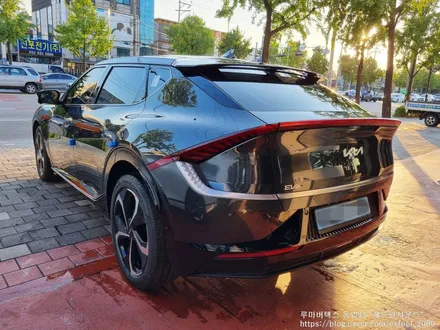 [인천썬팅] 기아 전기자동차 EV6 - 루마 버텍스 300 썬팅, 아이나비 블랙박스 Z5000PLUS, 보조배터리 아이볼트미니 BAB-55, 코일매트, 도어컵 PPF 작업.