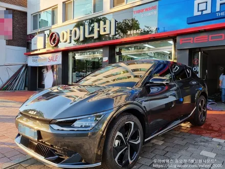 [인천썬팅] 기아 전기자동차 EV6 - 루마 버텍스 300 썬팅, 아이나비 블랙박스 Z5000PLUS, 보조배터리 아이볼트미니 BAB-55, 코일매트, 도어컵 PPF 작업.