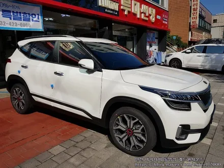 기아자동차 소형 SUV 신차 셀토스, 아이나비 반사필름으로 멋내다!