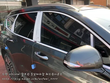 싼타페TM 레인포레스트 색상과 어울리는 명품썬팅 아이나비 칼트윈 RX