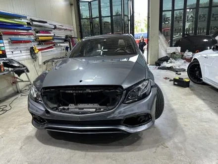 인천 벤츠랩핑_BENZ E클래스, 비비드 유광화이트 전체랩핑 시공후기 / 인천 서구