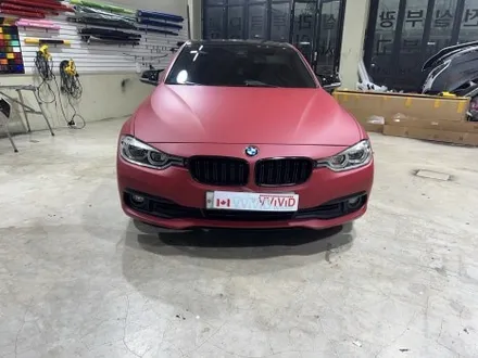 인천 BMW 3시리즈 전체랩핑 – 감성 컬러, 무광 가넷레드 / 인천 서구