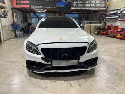 도회적인 매력으로 재탄생한 벤츠 C63 AMG 전체랩핑 / 인천 서구