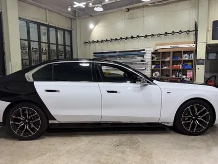 BMW 740i 투톤랩핑 인천랩핑 고광택 블랙&화이트 듀오톤 완성 / 인천 서구