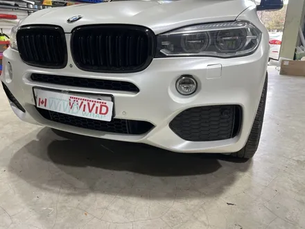 인천 BMW X5 랩핑 – 사틴화이트펄로 완성한 세련된 전체랩핑 / 인천 서구