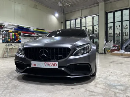 도회적인 매력으로 재탄생한 벤츠 C63 AMG 전체랩핑 / 인천 서구