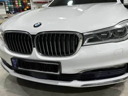 인천랩핑 아이캐칭_BMW 730LD 비비드 고광택 유광화이트 전체랩핑 / 인천 서구