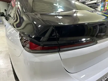 BMW 7시리즈 투톤랩핑: 순정 화이트 × 유광 블랙의 정석 + 크롬딜리트 / 인천 서구