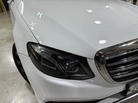 인천 벤츠랩핑_BENZ E클래스, 비비드 유광화이트 전체랩핑 시공후기 / 인천 서구