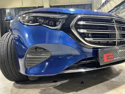 인천 차량 랩핑 전문 아이캐칭 – 벤츠 E300 고급스러운 다크블루 변신 / 인천 서구