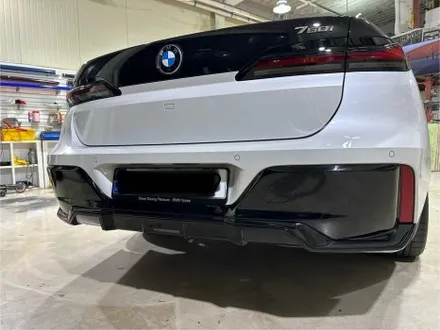 BMW 7시리즈 투톤랩핑: 순정 화이트 × 유광 블랙의 정석 + 크롬딜리트 / 인천 서구
