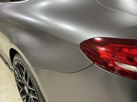 도회적인 매력으로 재탄생한 벤츠 C63 AMG 전체랩핑 / 인천 서구