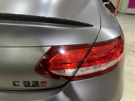 도회적인 매력으로 재탄생한 벤츠 C63 AMG 전체랩핑 / 인천 서구