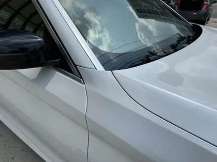 BMW 5시리즈 에이버리 화이트펄 전체랩핑 – 순정보다 세련된 진주펄 / 인천 서구