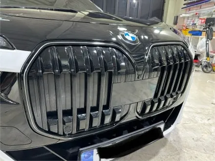 BMW 7시리즈 투톤랩핑: 순정 화이트 × 유광 블랙의 정석 + 크롬딜리트 / 인천 서구