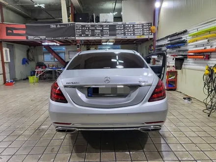 인천랩핑 전문 아이캐칭_ 벤츠 마이바흐 S560, 에이버리 사틴화이트펄 전체랩핑 시공 / 인천 서구, 부평, 부천