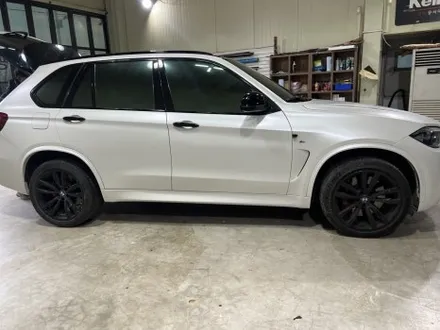 인천 BMW X5 랩핑 – 사틴화이트펄로 완성한 세련된 전체랩핑 / 인천 서구