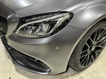 도회적인 매력으로 재탄생한 벤츠 C63 AMG 전체랩핑 / 인천 서구