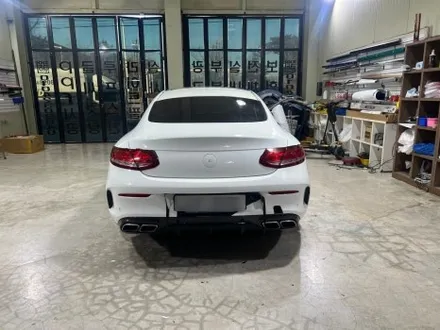도회적인 매력으로 재탄생한 벤츠 C63 AMG 전체랩핑 / 인천 서구