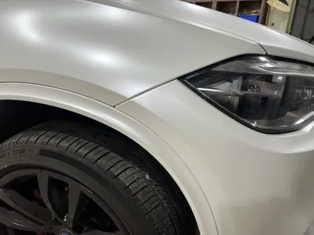인천 BMW X5 랩핑 – 사틴화이트펄로 완성한 세련된 전체랩핑 / 인천 서구