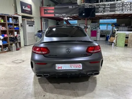 도회적인 매력으로 재탄생한 벤츠 C63 AMG 전체랩핑 / 인천 서구
