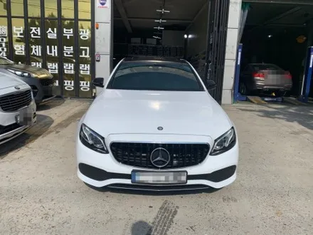 인천랩핑은 아이캐칭에서_벤츠 E클래스 에이버리 화이트유광 전체랩핑 시공후기 / 인천 서구