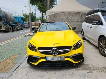 인천 벤츠랩핑_벤츠 E클래스(E63 AMG), 에이버리 사틴옐로우 전체랩핑 시공 + 크롬죽이기 시공후기 / 인천 서구